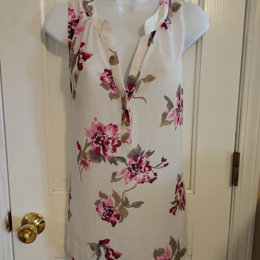 Sleeveless V Neck Flower print blouse